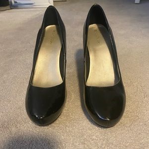 Black patent leather heels. Size 10. Naturalizer